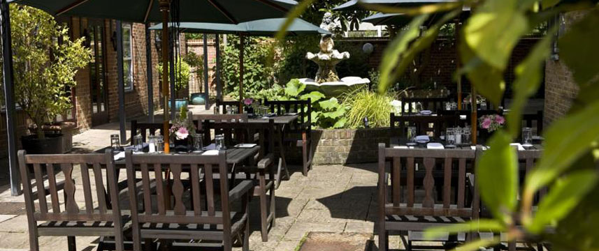 Cotswold Lodge Classic Hotel - Terrace Seating