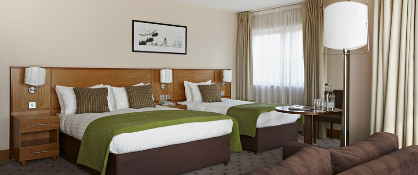 Crown Moran Hotel - Triple Room