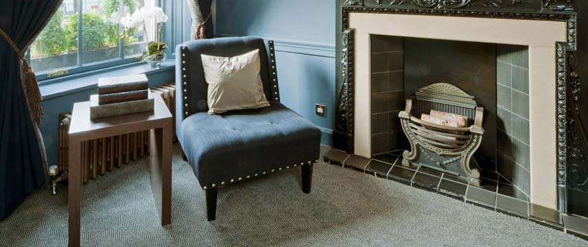 Crowne Plaza Edinburgh Lobby