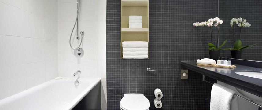 Crowne Plaza London Docklands - Bathroom