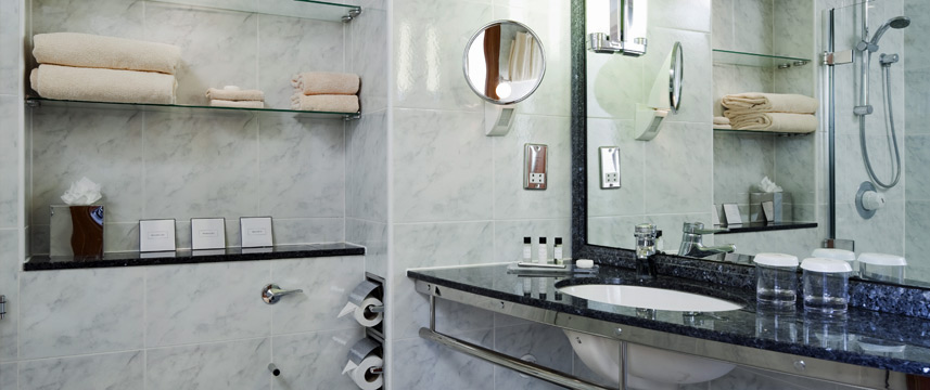 Crowne Plaza London Heathrow - Club Bathroom Crowne Plaza London Heathrow - Club Bathroom