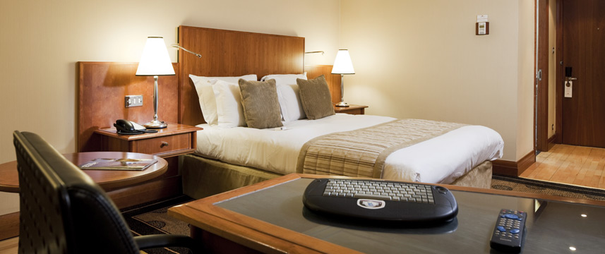 Crowne Plaza London Heathrow - Club Room Crowne Plaza London Heathrow - Club Room