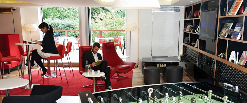 Crowne Plaza London Heathrow - Lobby Crowne Plaza London Heathrow - Lobby