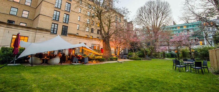 Crowne Plaza London Kensington - Courtyard Crowne Plaza London Kensington - Courtyard