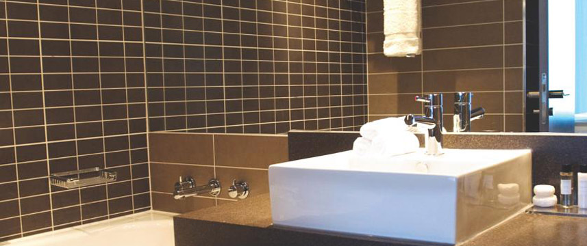 Crowne Plaza Manchester City - Bathroom Crowne Plaza Manchester City - Bathroom