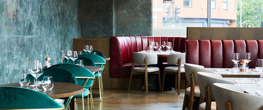 Crowne Plaza Manchester Oxford Road - Restaurant Tables Crowne Plaza Manchester Oxford Road - Restaurant Tables