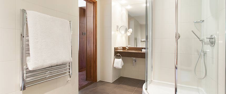 Crowne Plaza Reading - Shower Room Crowne Plaza Reading - Shower Room