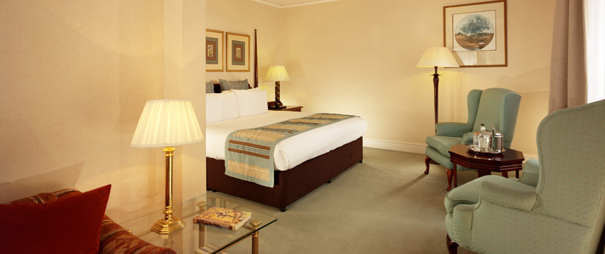 Crowne Plaza St James - Deluxe Double Room