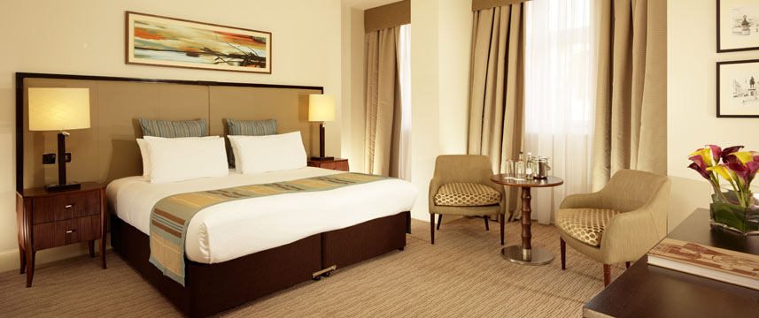 Crowne Plaza St James - Deluxe Room