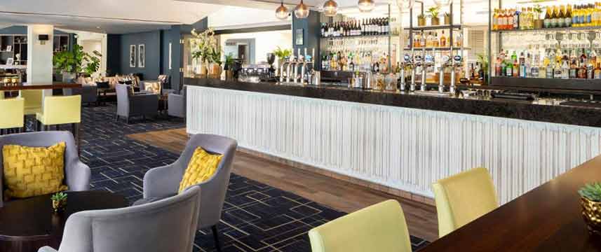 Crowne Plaza Stratford Upon Avon - Bar Area Crowne Plaza Stratford Upon Avon - Bar Area
