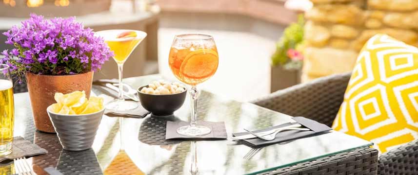Crowne Plaza Stratford Upon Avon - Terrace Tables Crowne Plaza Stratford Upon Avon - Terrace Tables