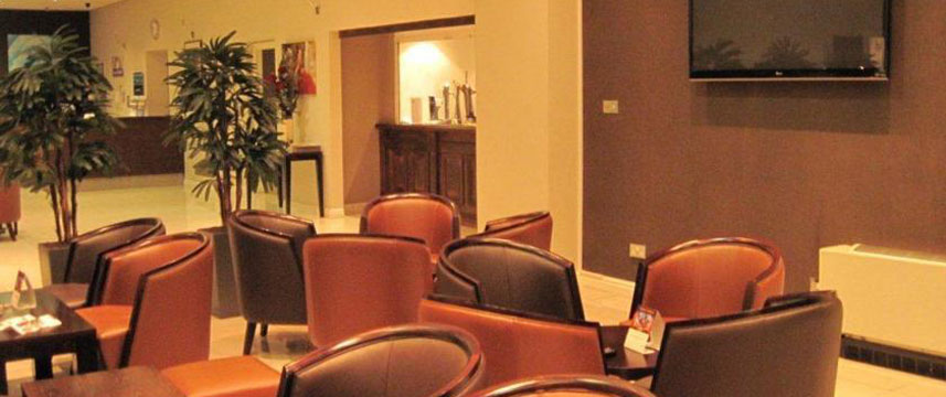 Days Hotel Coventry - Lounge Area Days Hotel Coventry - Lounge Area