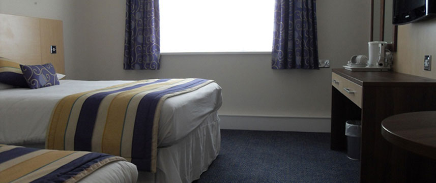 Days Hotel Gatwick Bedroom