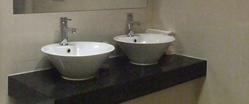 Days Hotel Gatwick Wash Room Days Hotel Gatwick Wash Room