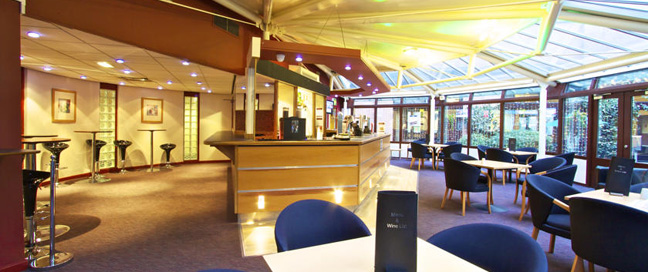 Days Hotel Manchester City - Bar Area Days Hotel Manchester City - Bar Area