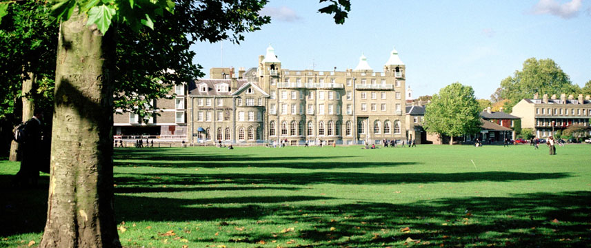 De Vere University Arms Hotel - Grounds De Vere University Arms Hotel - Grounds