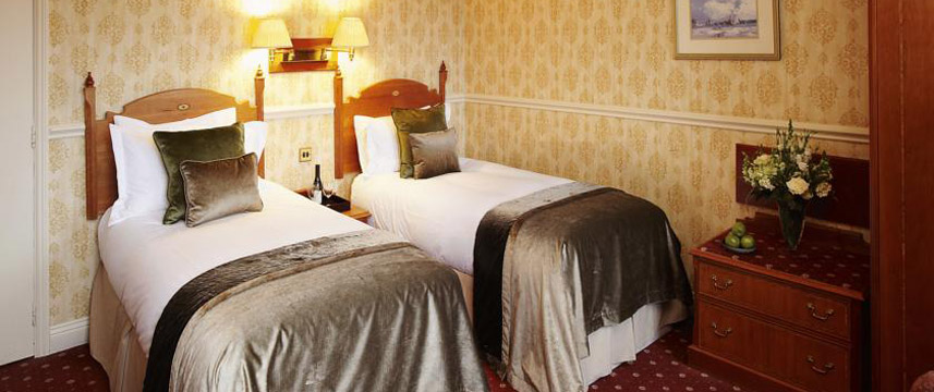 De Vere University Arms Hotel - Twin Bedroom De Vere University Arms Hotel - Twin Bedroom