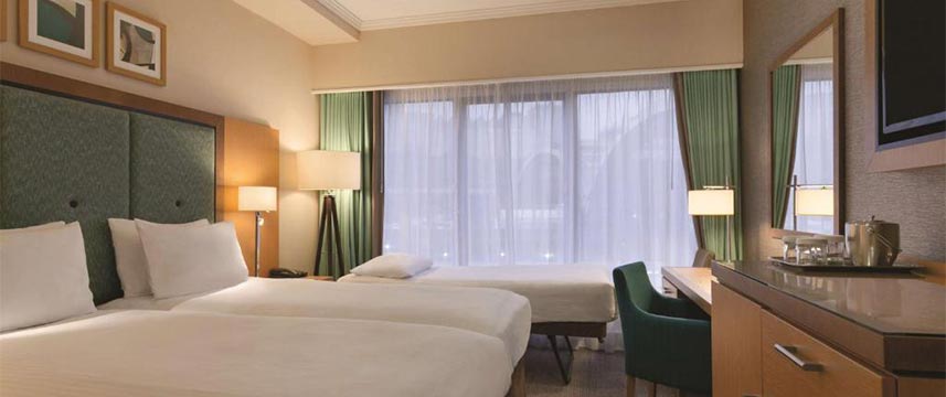 DoubleTree By Hilton London Victoria - Family Room