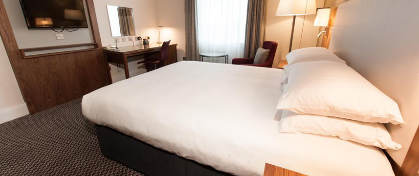 DoubleTree by Hilton Aberdeen Treetops - Accessible Room