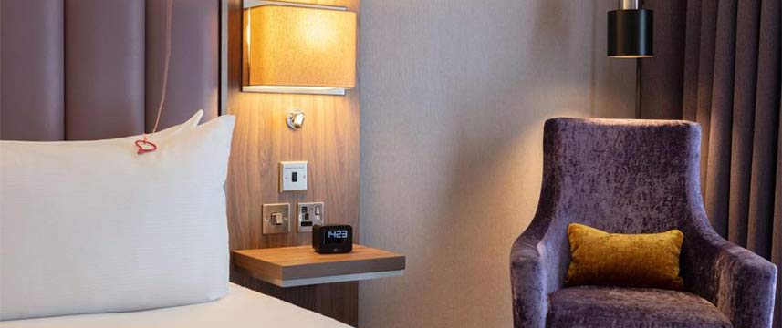 DoubleTree by Hilton Edinburgh Airport - Accessible Room