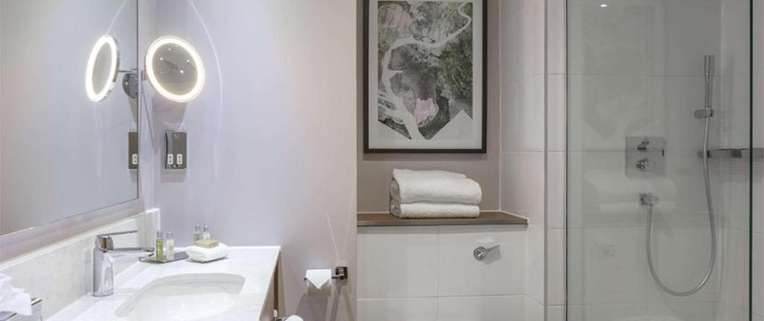 DoubleTree by Hilton Edinburgh Airport - Shower Room