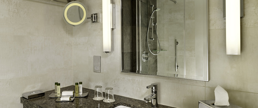 DoubleTree by Hilton London Victoria Bathroom DoubleTree by Hilton London Victoria Bathroom