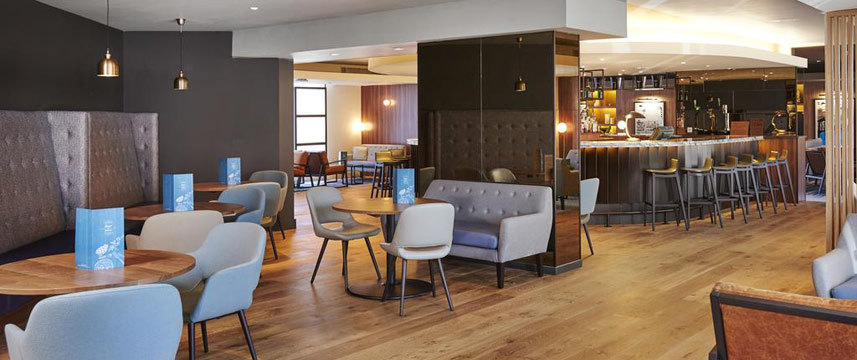 Doubletree By Hilton London Excel Lounge Bar Doubletree By Hilton London Excel Lounge Bar