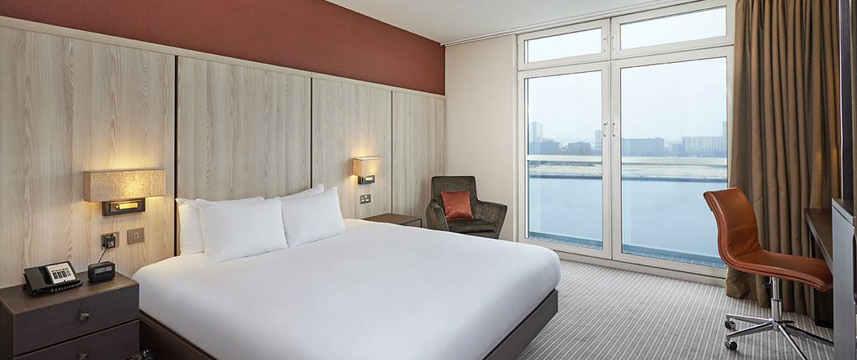 Doubletree By Hilton London Excel Queen Delulxe River View Doubletree By Hilton London Excel Queen Delulxe River View