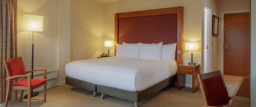 Doubletree by Hilton Aberdeen City Centre Junior Suite Bed Doubletree by Hilton Aberdeen City Centre Junior Suite Bed