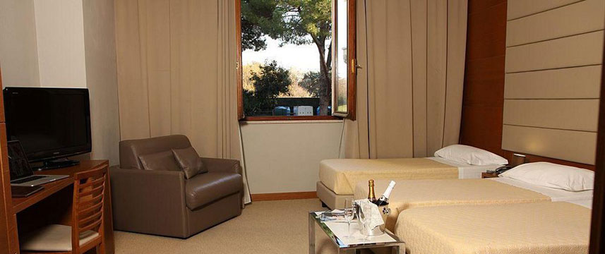 Esh Hotel - Triple Room Esh Hotel - Triple Room