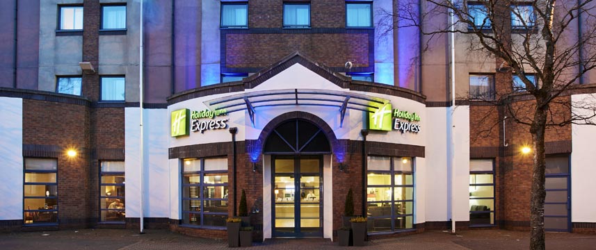 Express Belfast Queens Exterior Express Belfast Queens Exterior