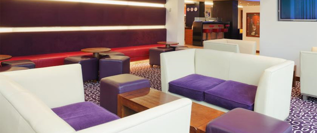 Express by Holiday Inn Swiss Cottage - Bar Area