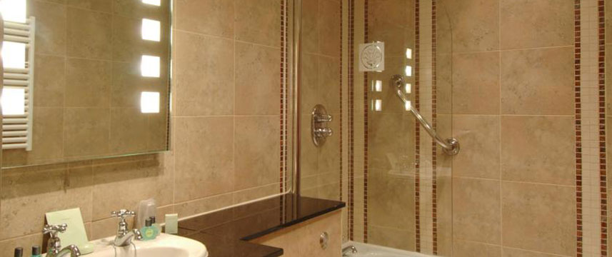 Feathers Hotel - Bathroom Shower