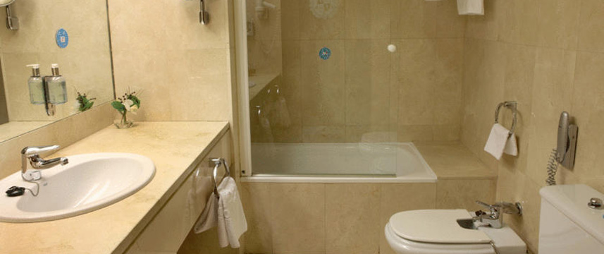 Gran Hotel Conde Duque - Bathroom
