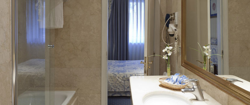 Gran Hotel Velazquez - Executive Suite Bathroom