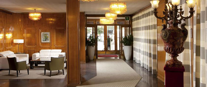 Grand Beverly Hills - Foyer Grand Beverly Hills - Foyer