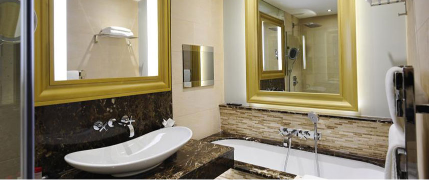 Grosvenor Pulford Hotel - Bath Room Grosvenor Pulford Hotel - Bath Room