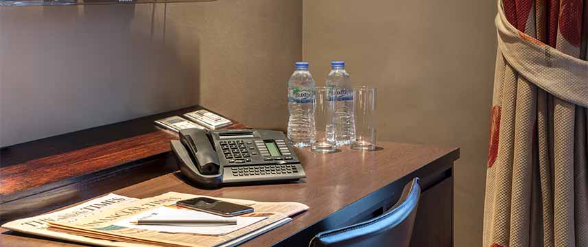 Guild Hotel Marble Arch - Bedroom Desk Guild Hotel Marble Arch - Bedroom Desk