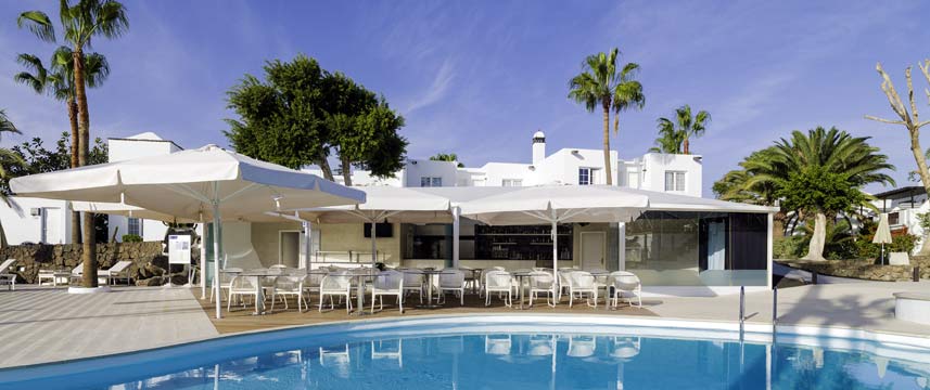 H10 White Suites - Bar Exterior