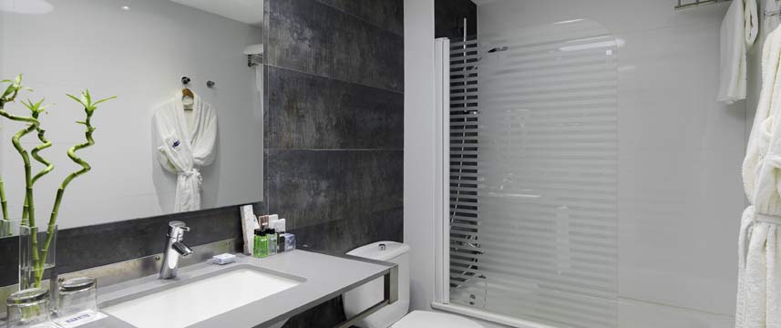 H10 White Suites - Bathroom