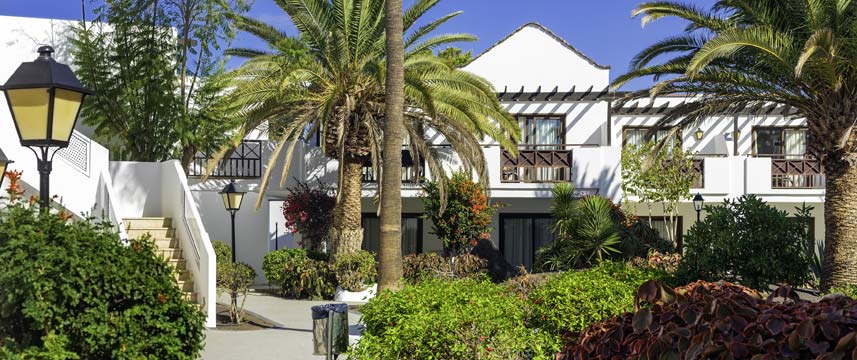 H10 White Suites - Grounds