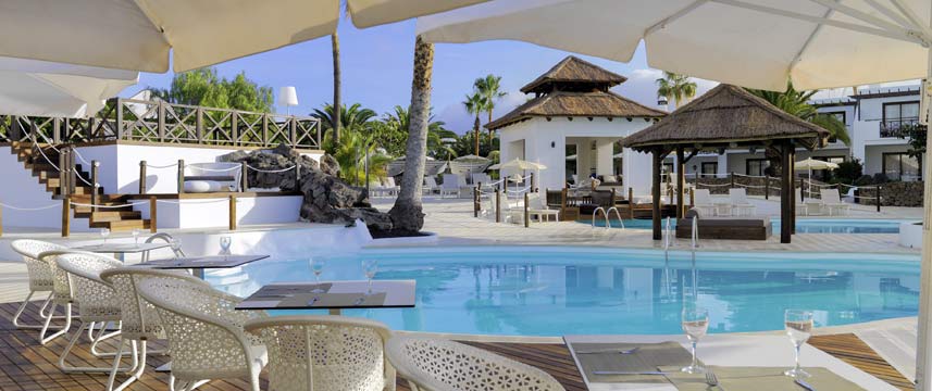 H10 White Suites - La Choza Bar Seating