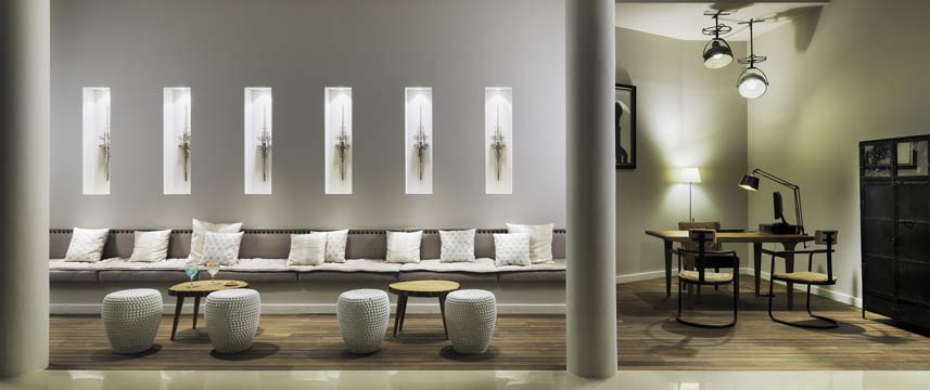 H10 White Suites - Lobby Area