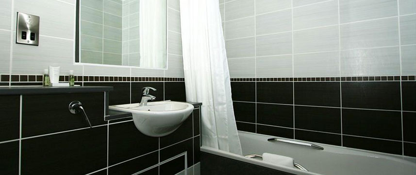 Hallmark Inn Derby - Bathroom