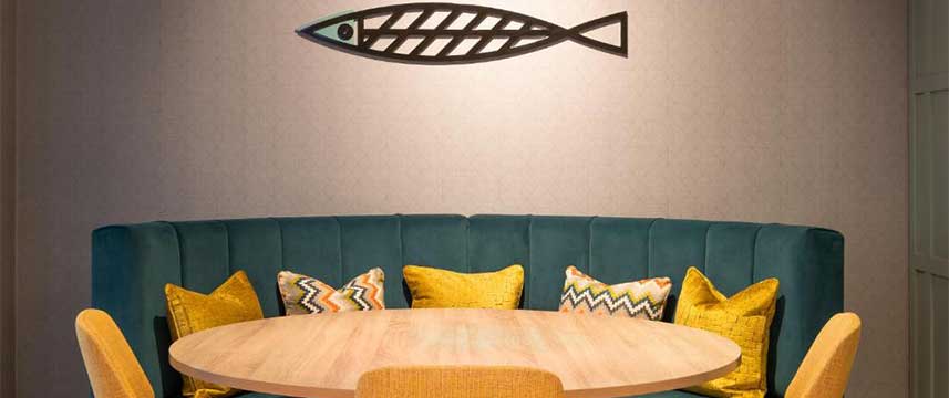 Hampton by Hilton Torquay - Bar Seating Hampton by Hilton Torquay - Bar Seating