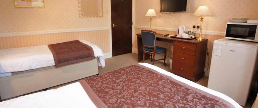 Hillingdon Prince Hotel - Triple Bedroom
