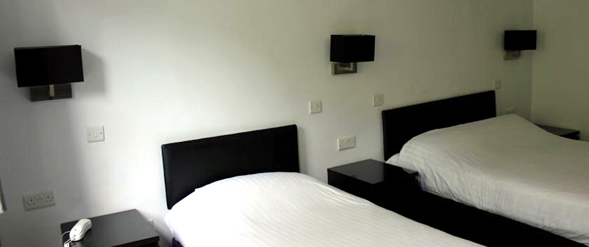 Hillingdon Prince Hotel - Twin Bedroom