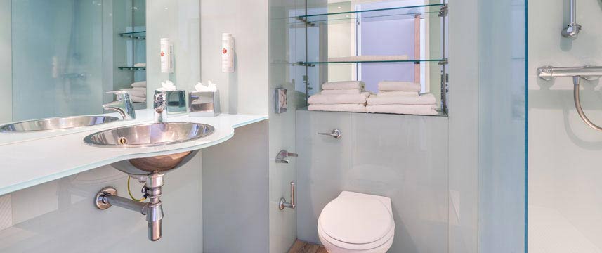 Holiday Inn Bournemouth - Bathroom