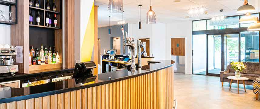 Holiday Inn Bournemouth - Lobby Bar Holiday Inn Bournemouth - Lobby Bar