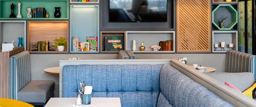 Holiday Inn Bournemouth - Lobby Dining Holiday Inn Bournemouth - Lobby Dining